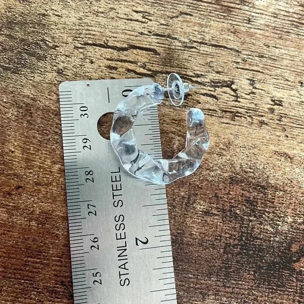 ❤️ NEW 2/$20 or 3/$25 Statement Clear Twist Oversize Acrylic Cuff Earrings